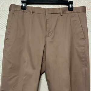 EUC Express Men's Photographer Tan Pants, size 33/32